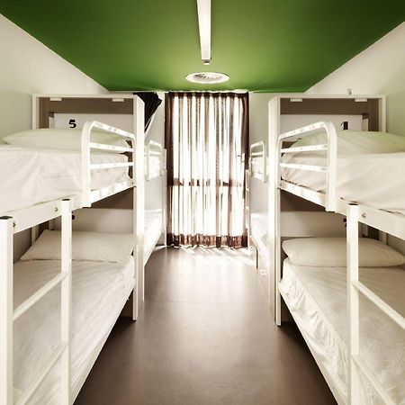 Amistat Beach Hostel Barcelona Exterior photo