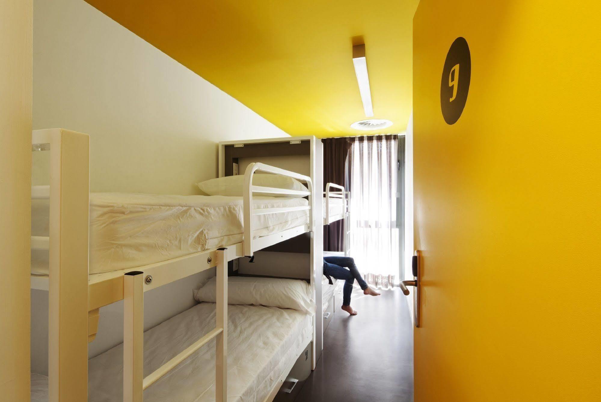 Amistat Beach Hostel Barcelona Exterior photo