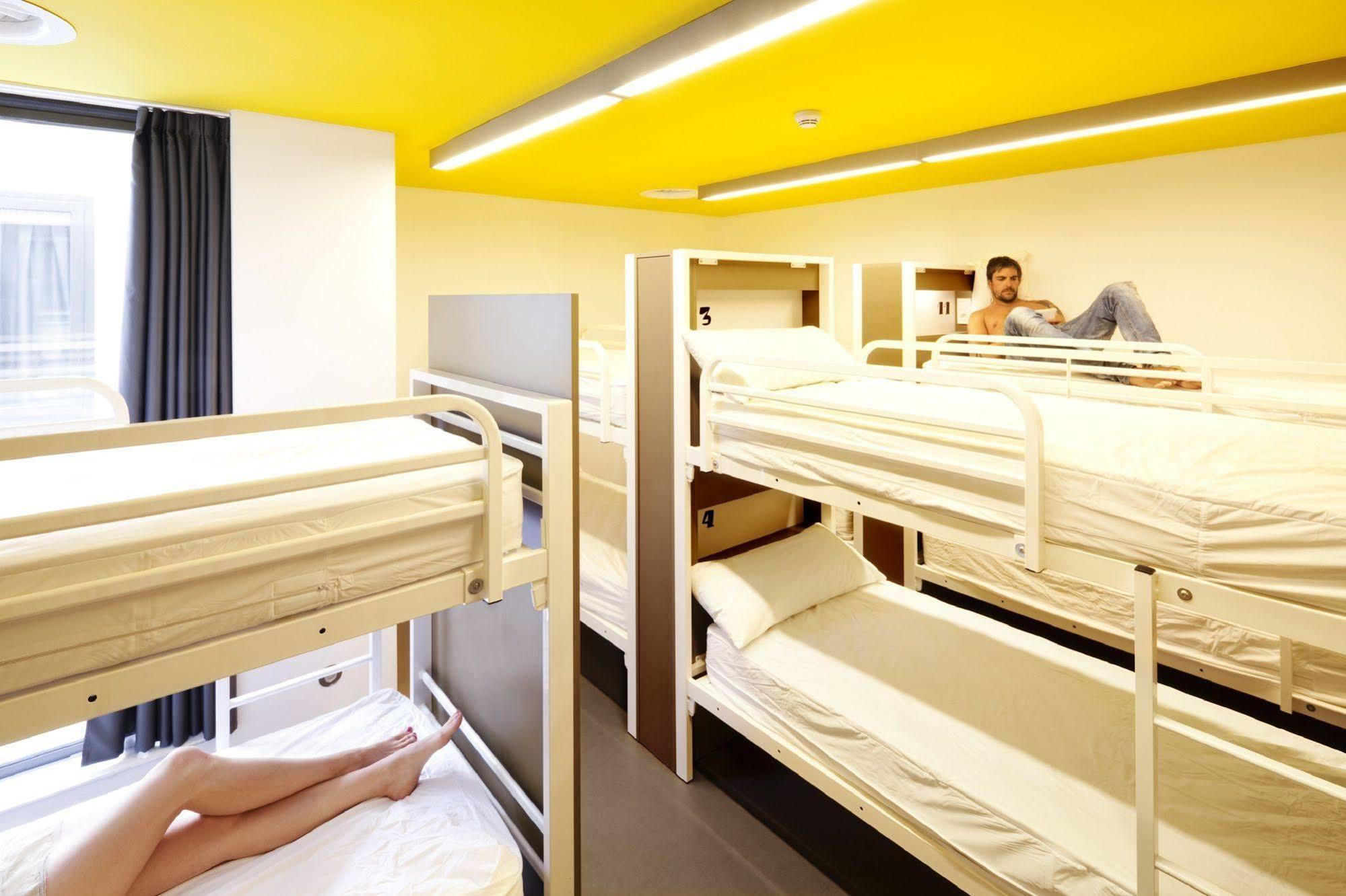 Amistat Beach Hostel Barcelona Exterior photo