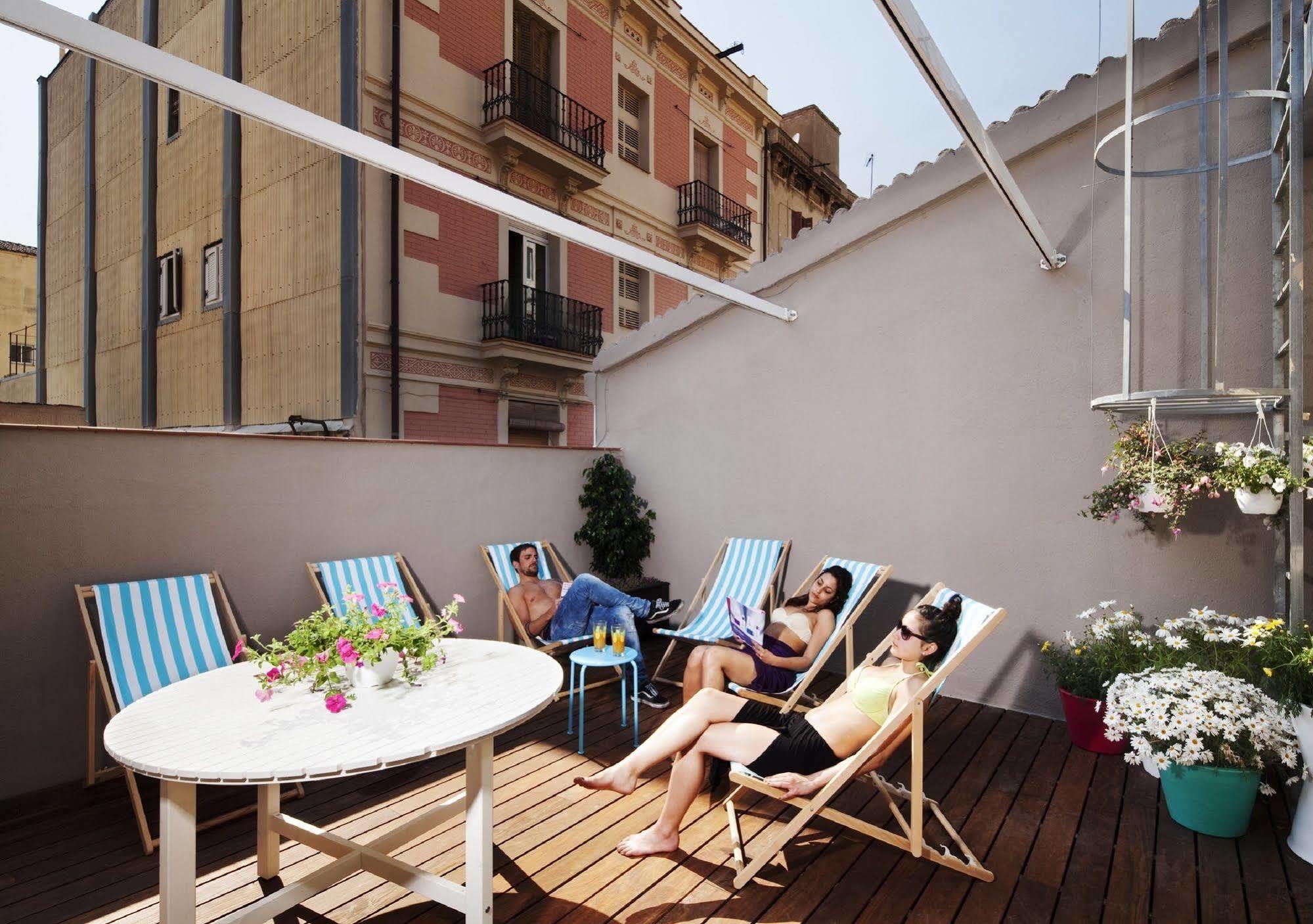 Amistat Beach Hostel Barcelona Exterior photo