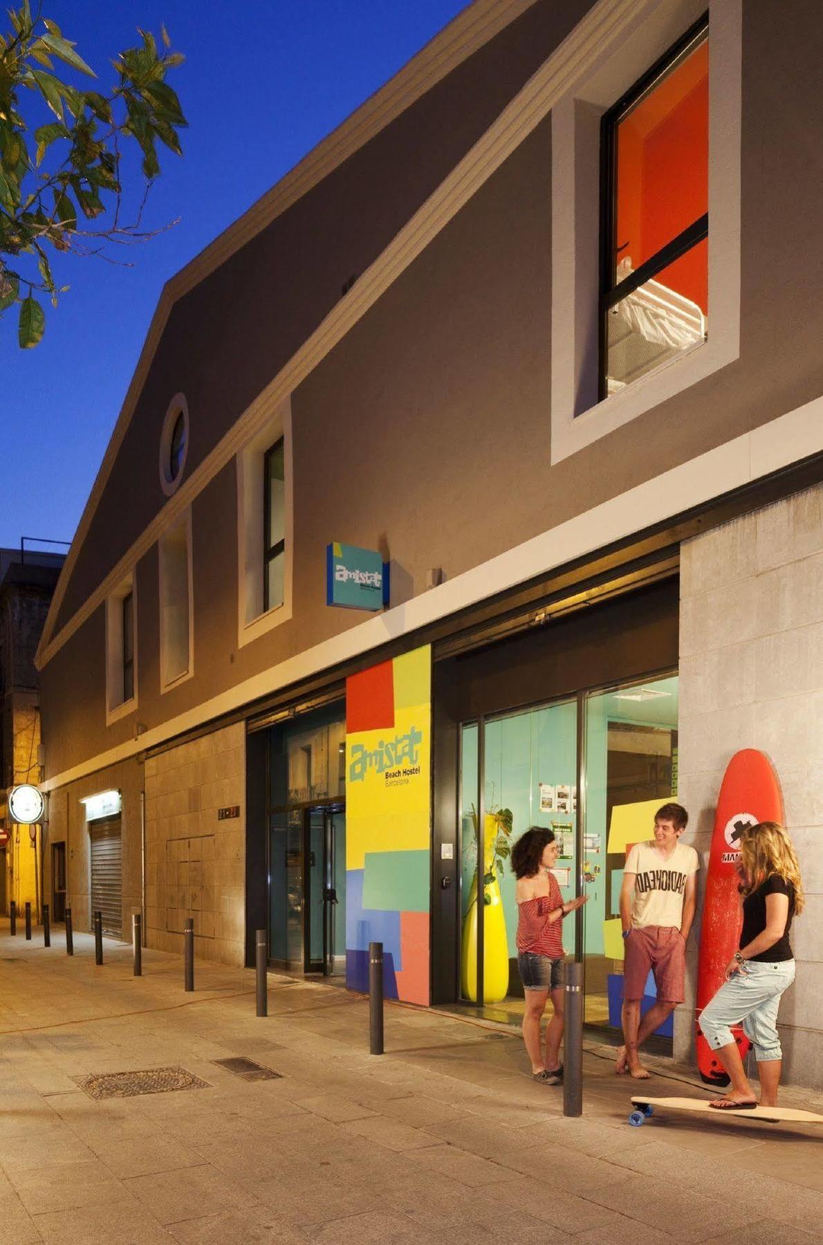 Amistat Beach Hostel Barcelona Exterior photo