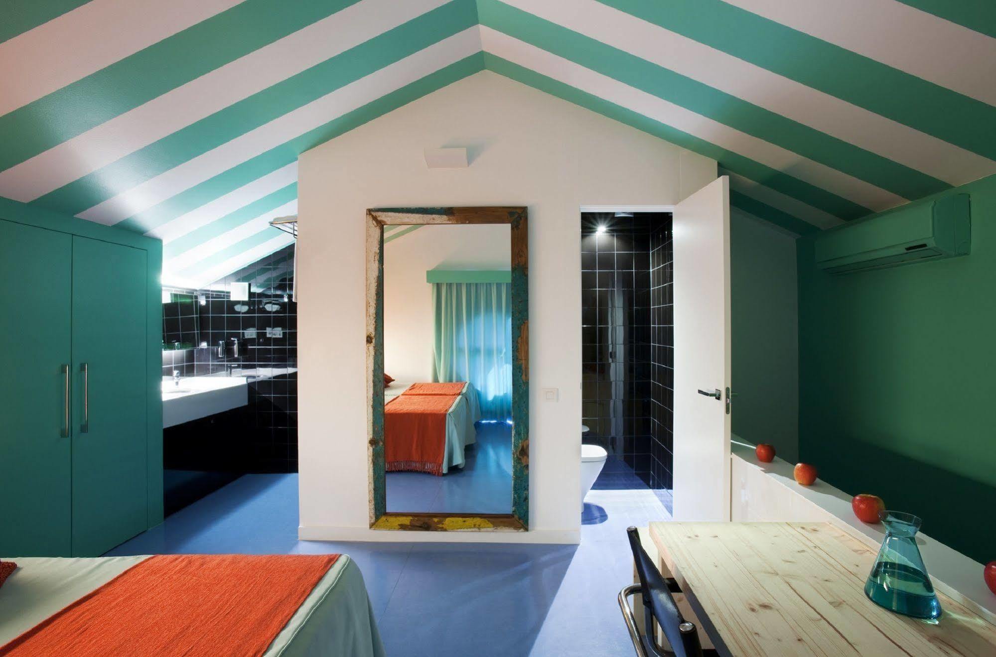 Amistat Beach Hostel Barcelona Exterior photo