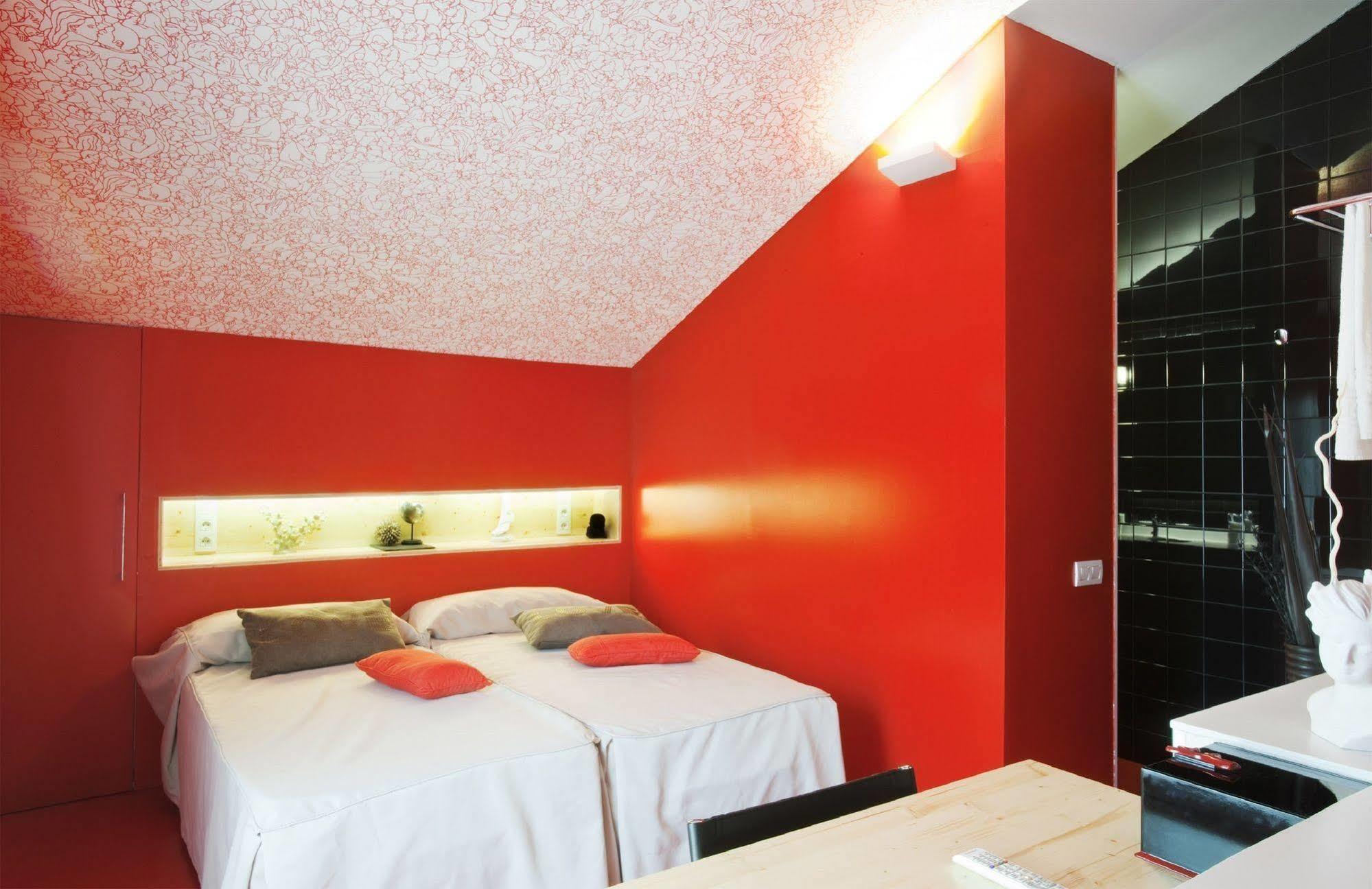 Amistat Beach Hostel Barcelona Exterior photo