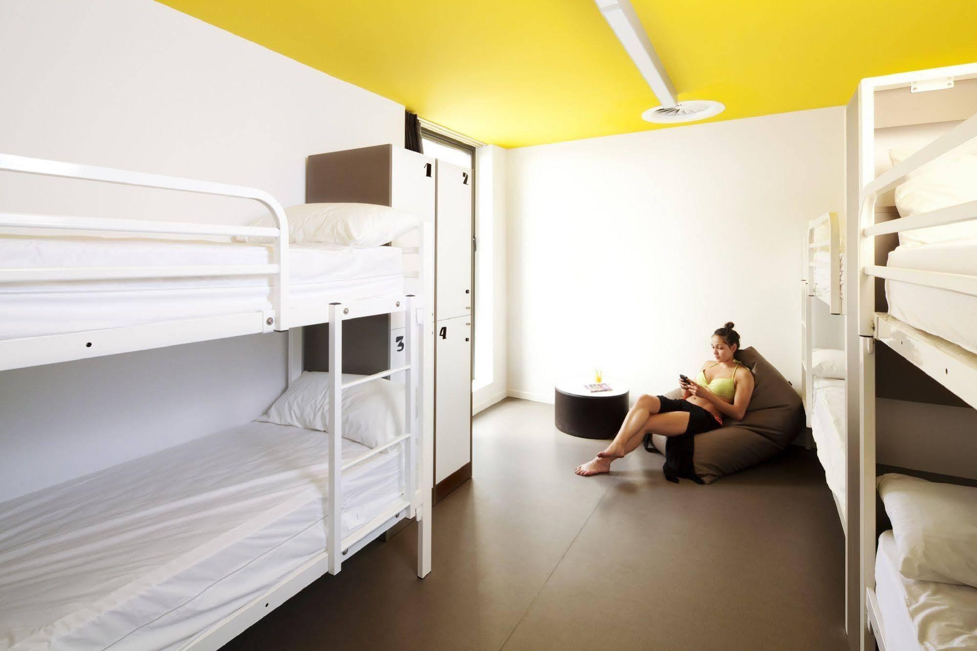 Amistat Beach Hostel Barcelona Exterior photo